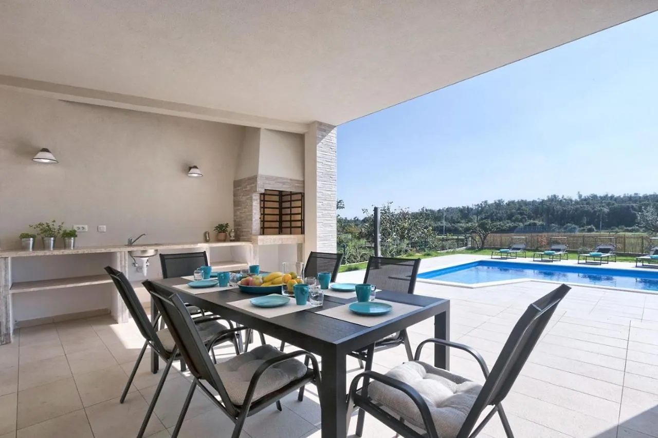 Aura Villa Pula 0*,