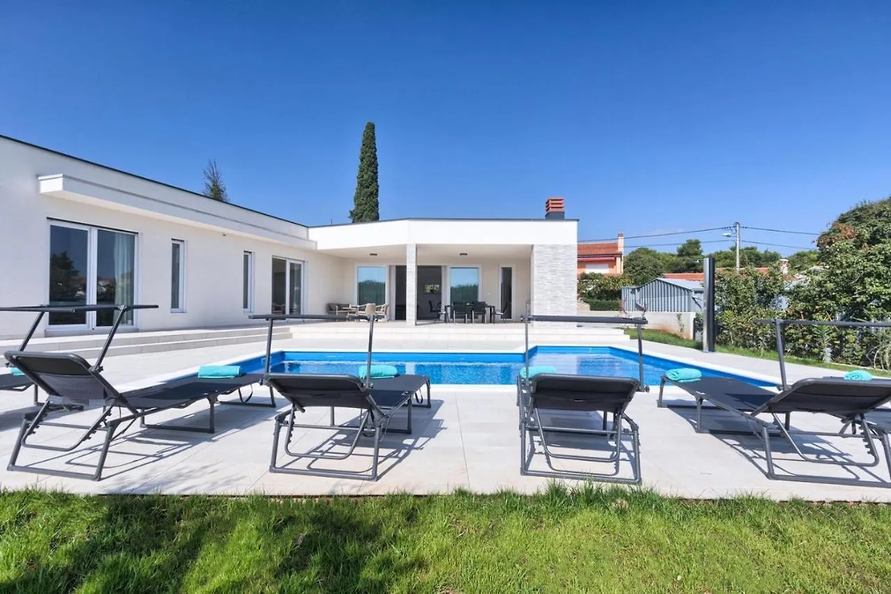 Aura Villa Pula 0*,  Croatia